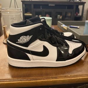 Lightly used 2021 Air Jordan 1 Mid SE 'All Star 2021' Black. Size 8.5M or 10W